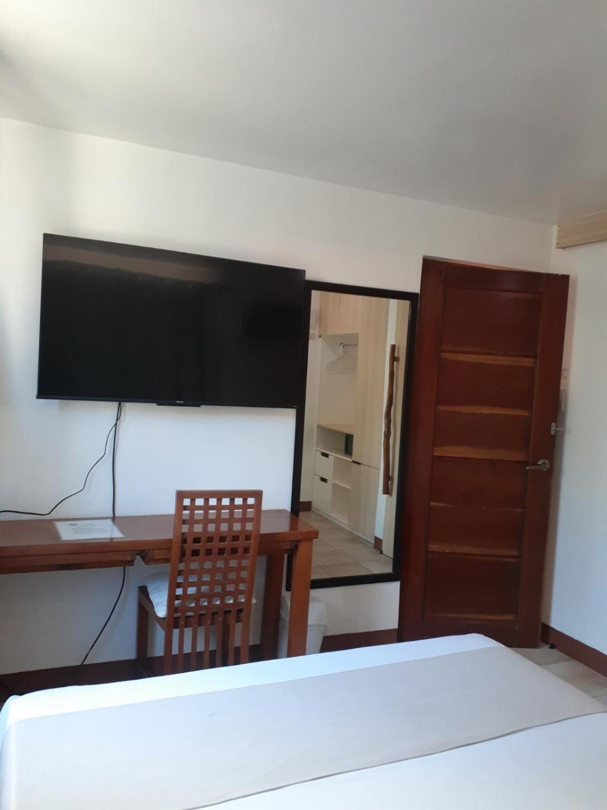Bluewaves Beach House Balabag  Екстериор снимка
