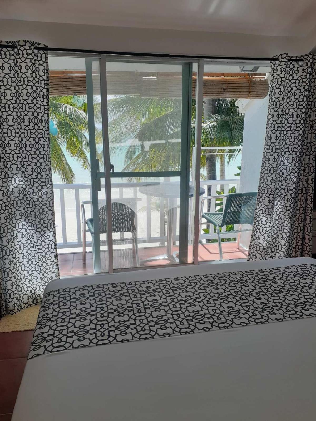 Bluewaves Beach House Balabag  Екстериор снимка