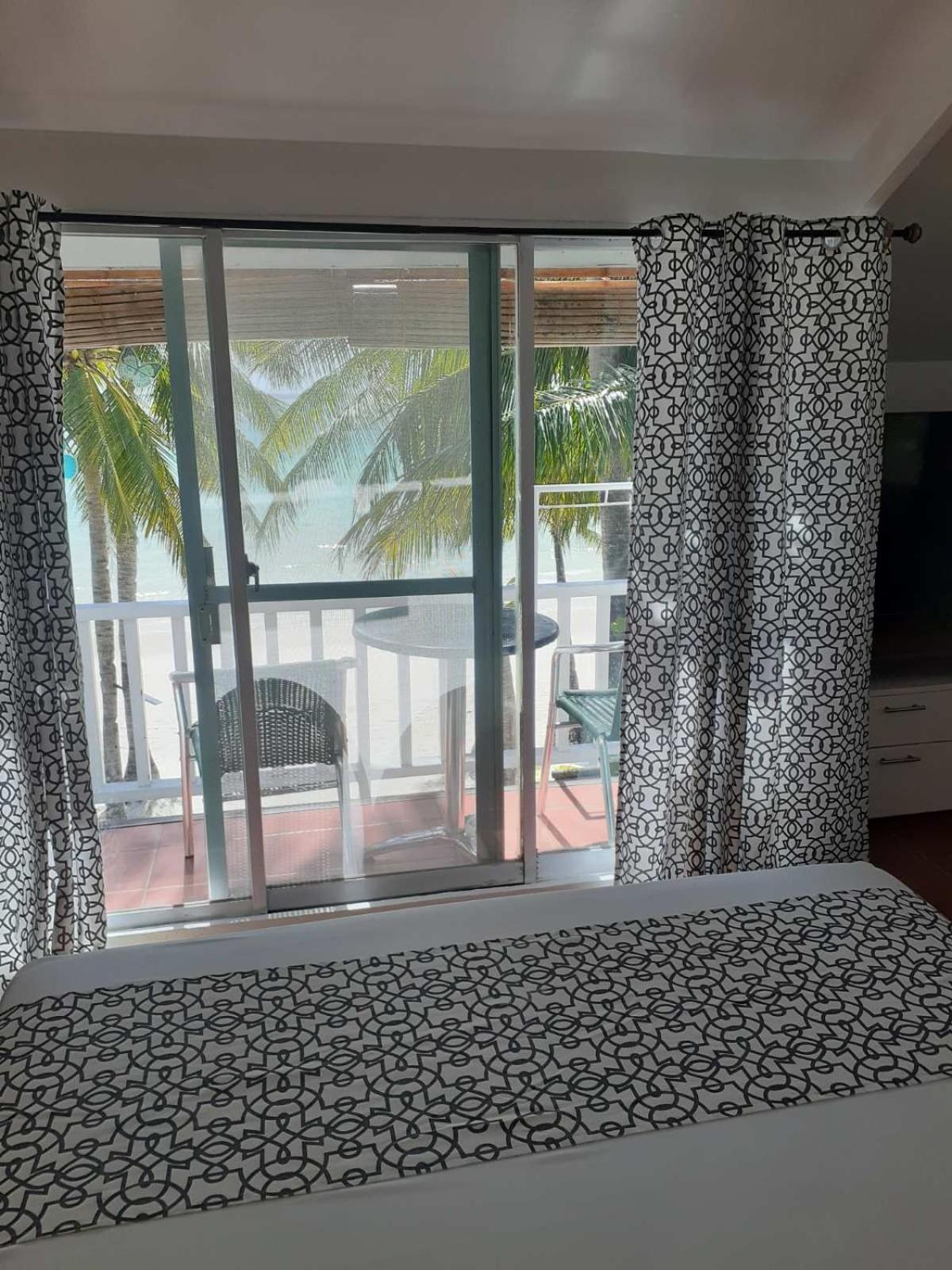 Bluewaves Beach House Balabag  Екстериор снимка