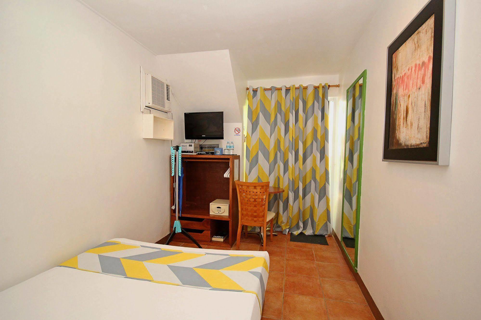 Bluewaves Beach House Balabag  Екстериор снимка