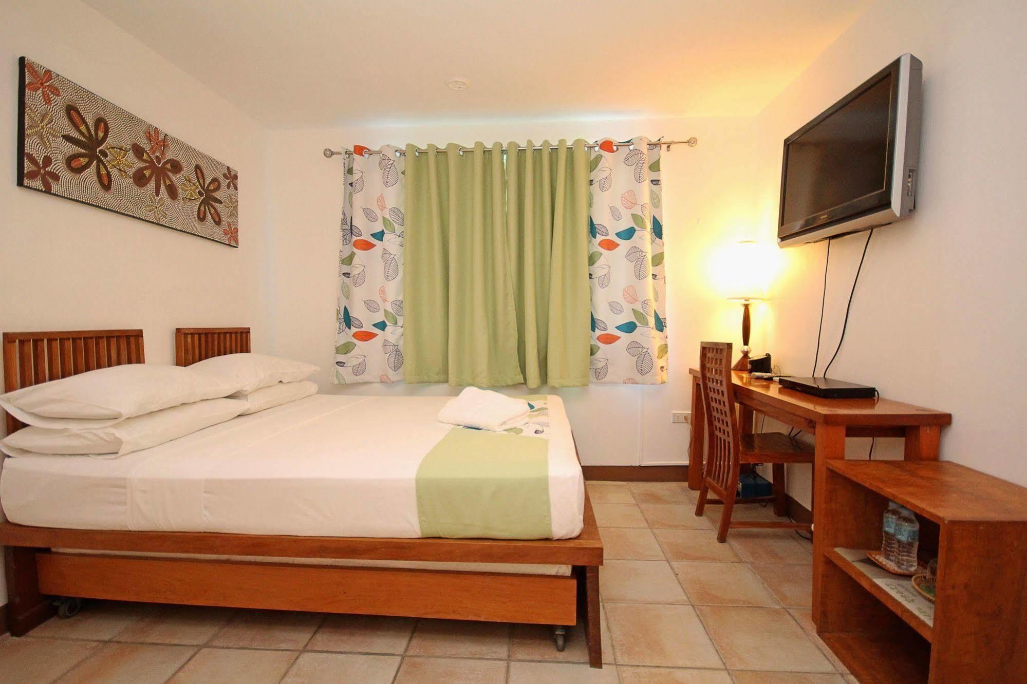 Bluewaves Beach House Balabag  Екстериор снимка