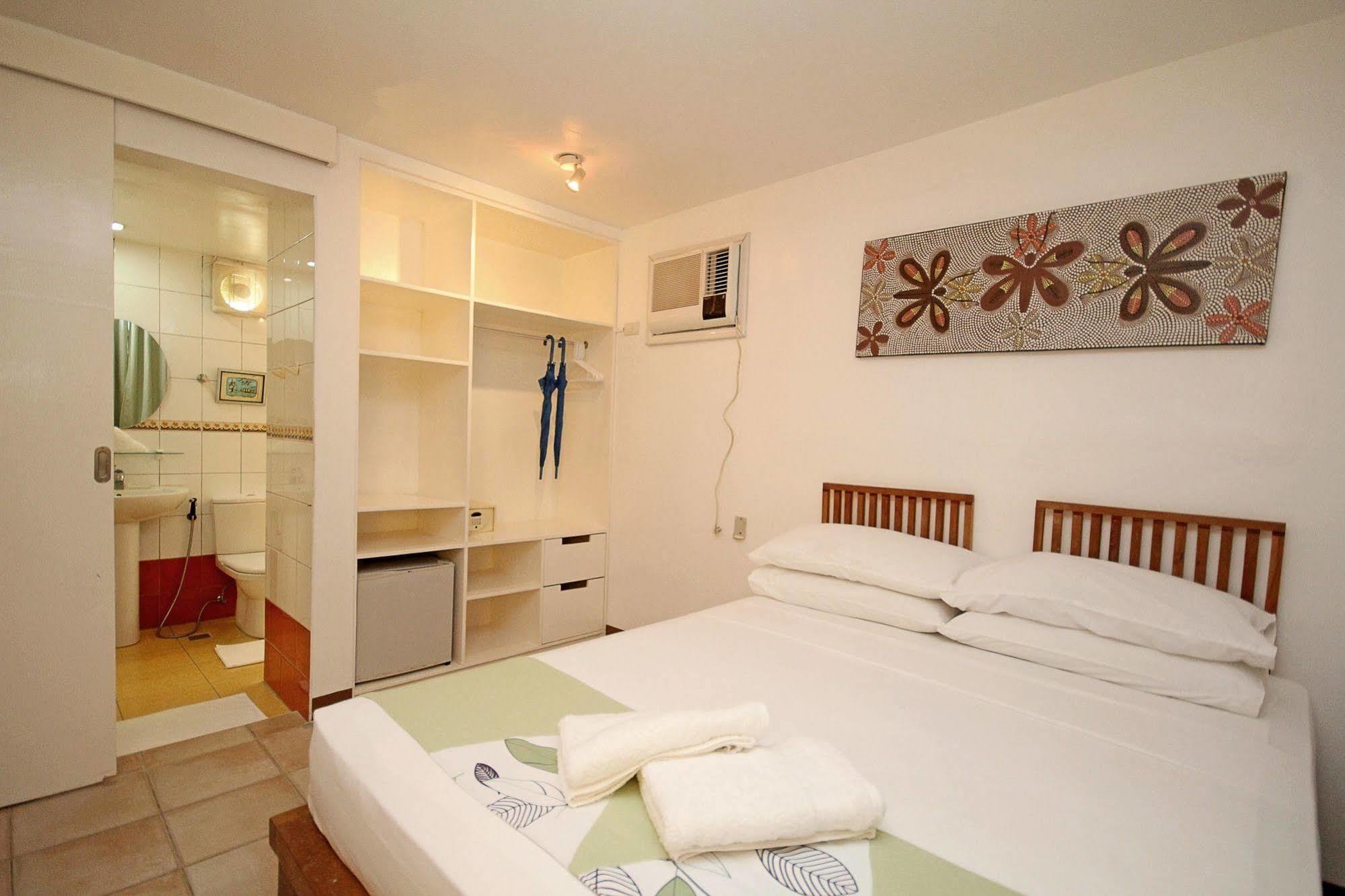 Bluewaves Beach House Balabag  Екстериор снимка
